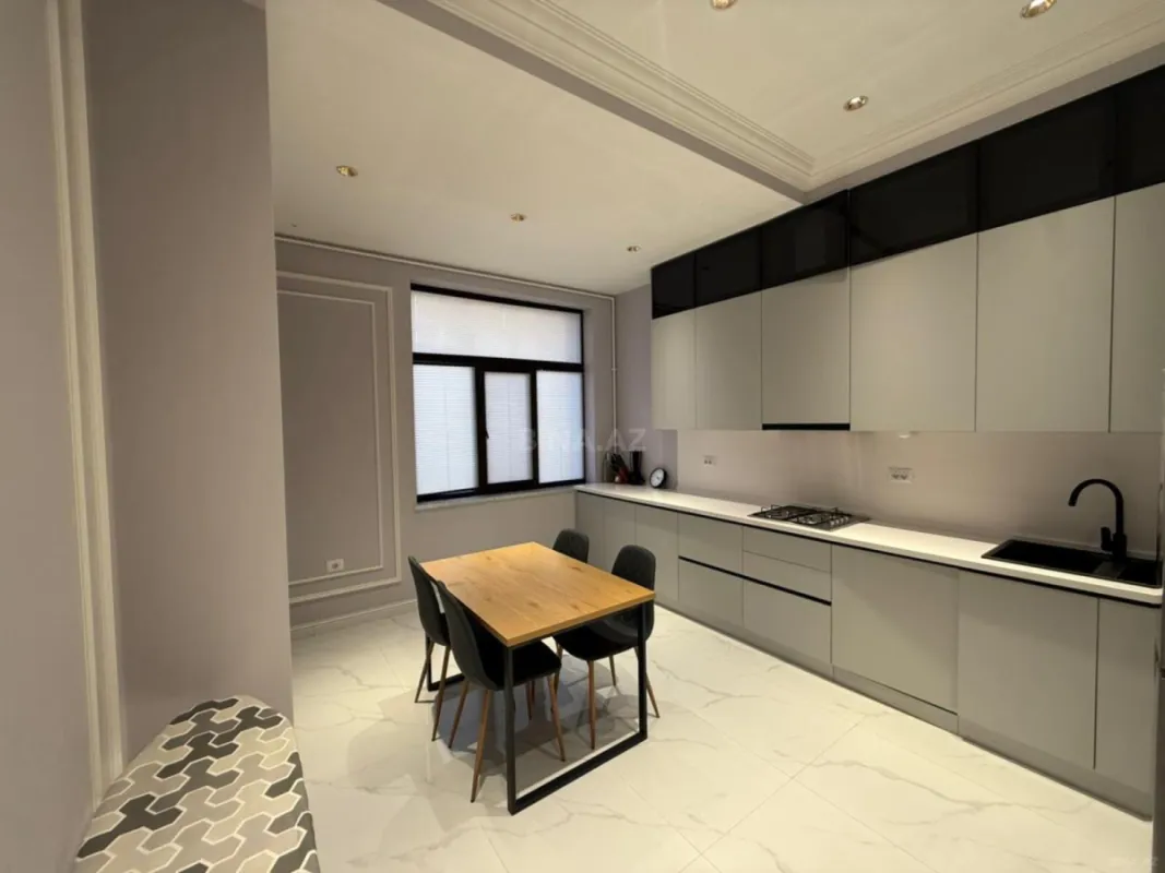 Kirayə verilir 3 otaqlı mənzil 140 m²