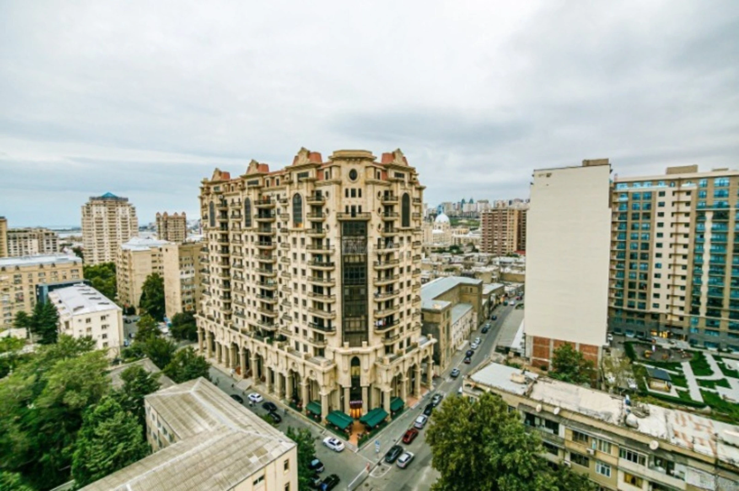 Kirayə verilir 3 otaqlı mənzil 140 m²