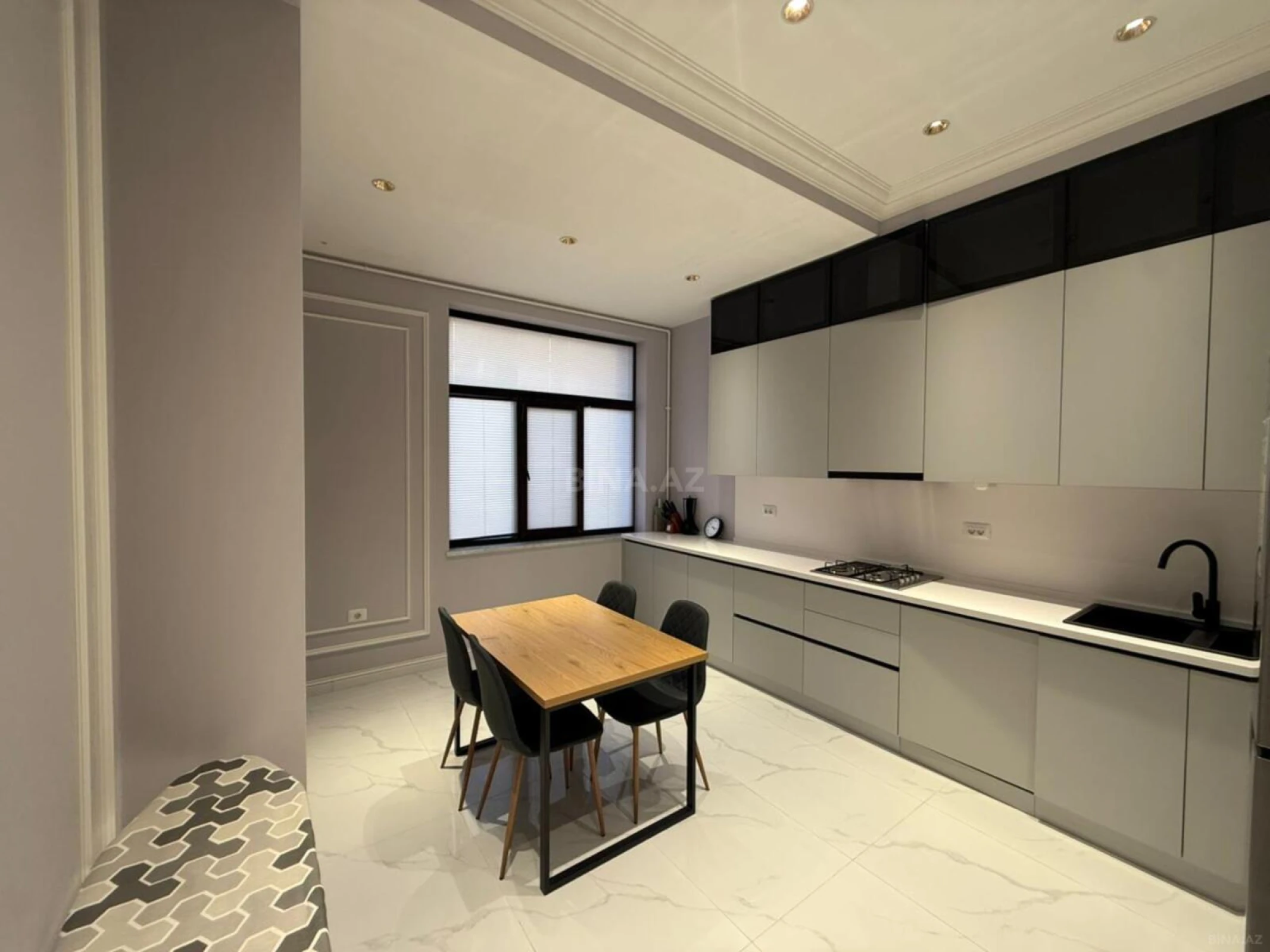 Kirayə verilir 3 otaqlı mənzil 140 m²
