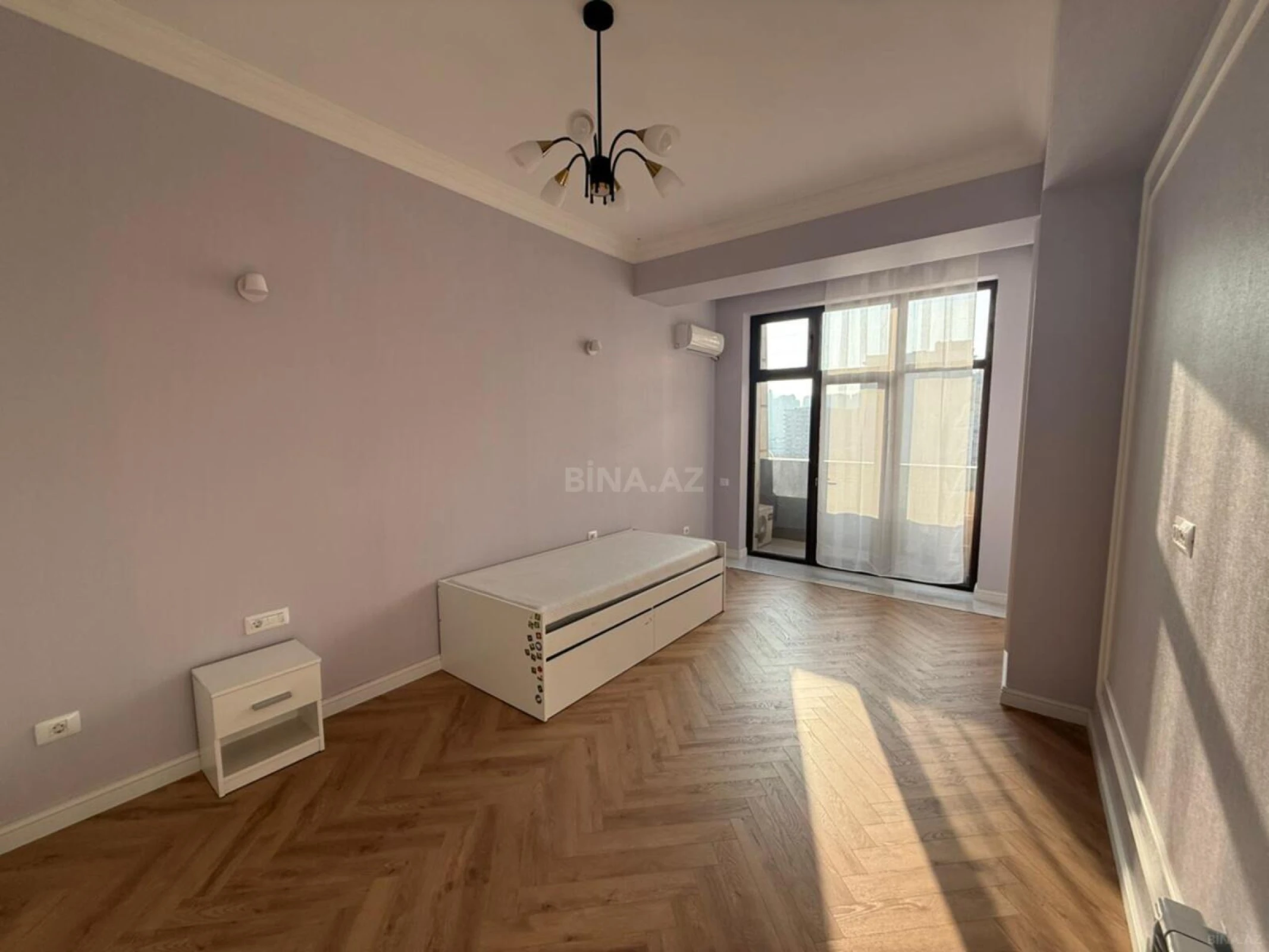 Kirayə verilir 3 otaqlı mənzil 140 m²