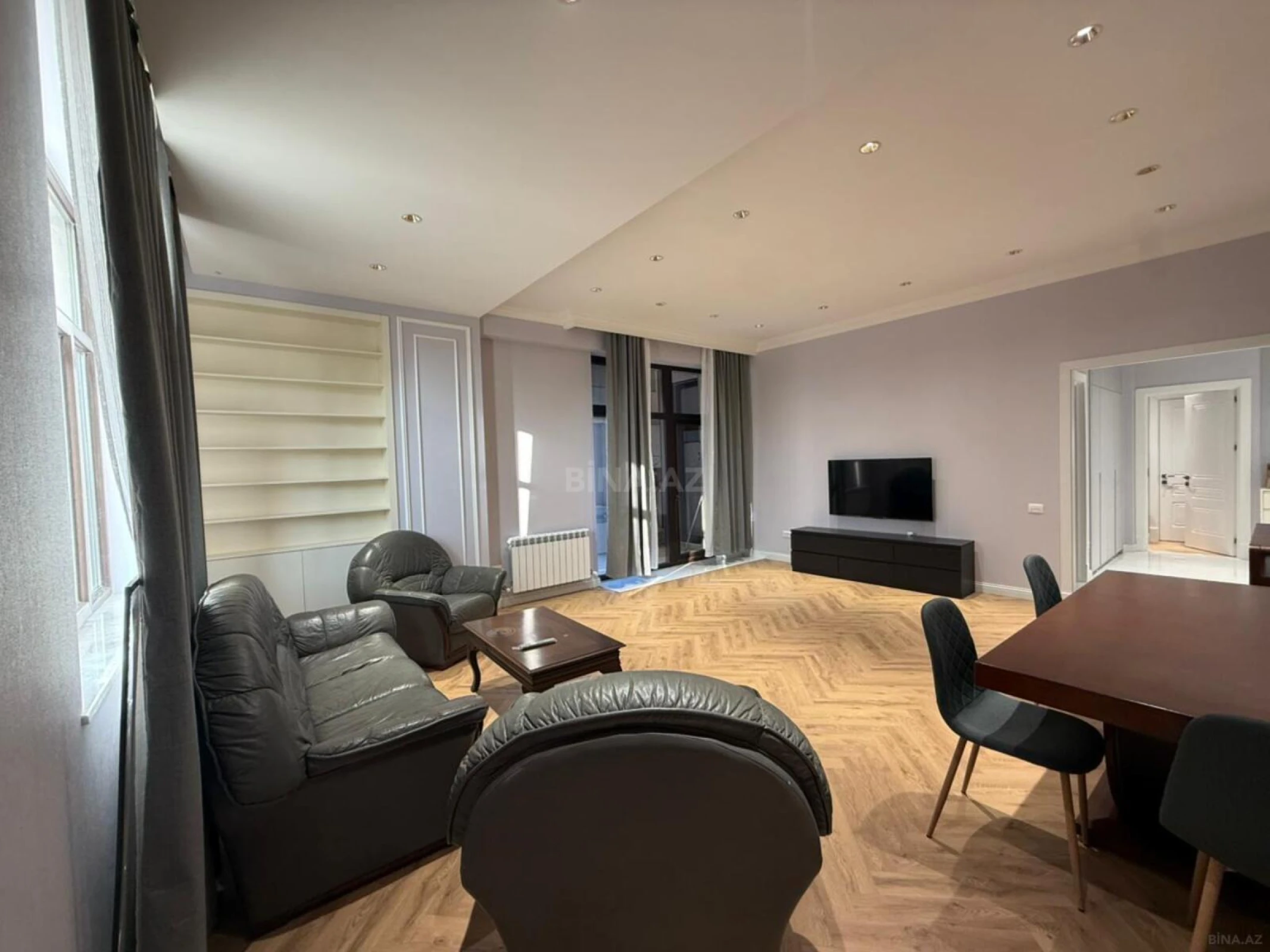 Kirayə verilir 3 otaqlı mənzil 140 m²