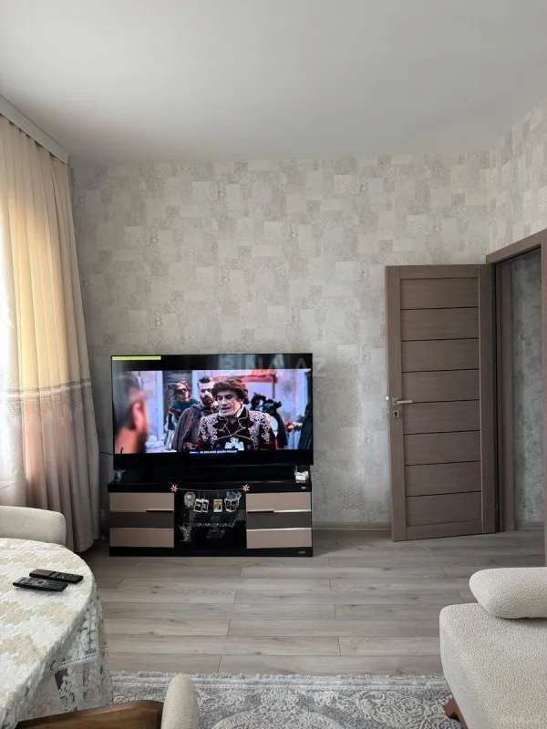 Satılır 2 otaqlı mənzil 65 m²