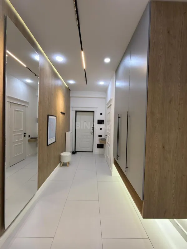 Satılır 3 otaqlı mənzil 118 m²