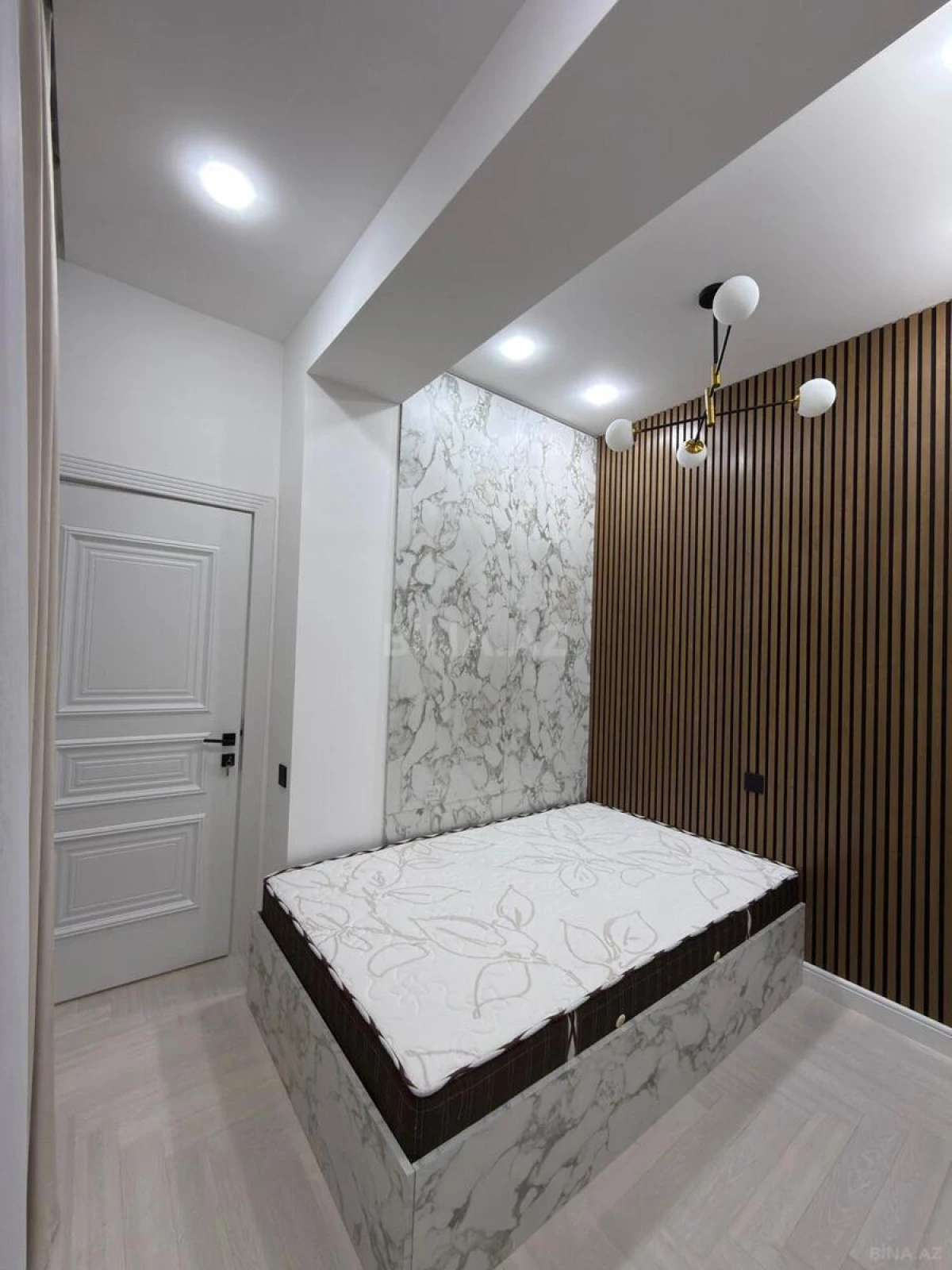 Satılır 3 otaqlı mənzil 118 m²