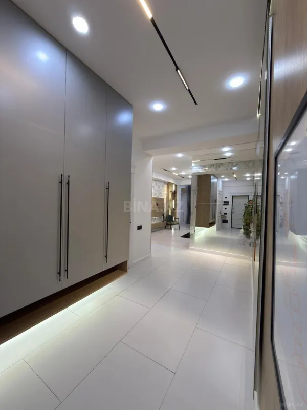 Satılır 3 otaqlı mənzil 118 m²