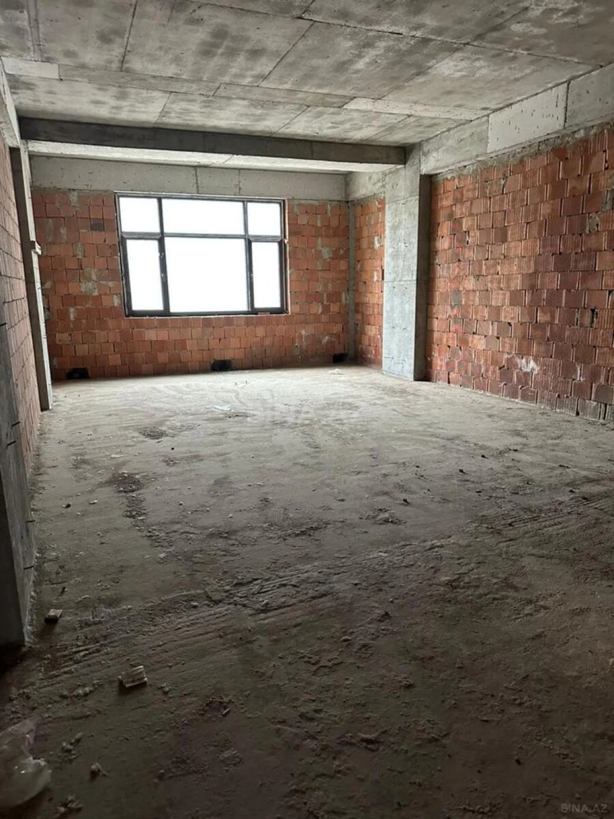 Satılır 5 otaqlı mənzil 296 m²