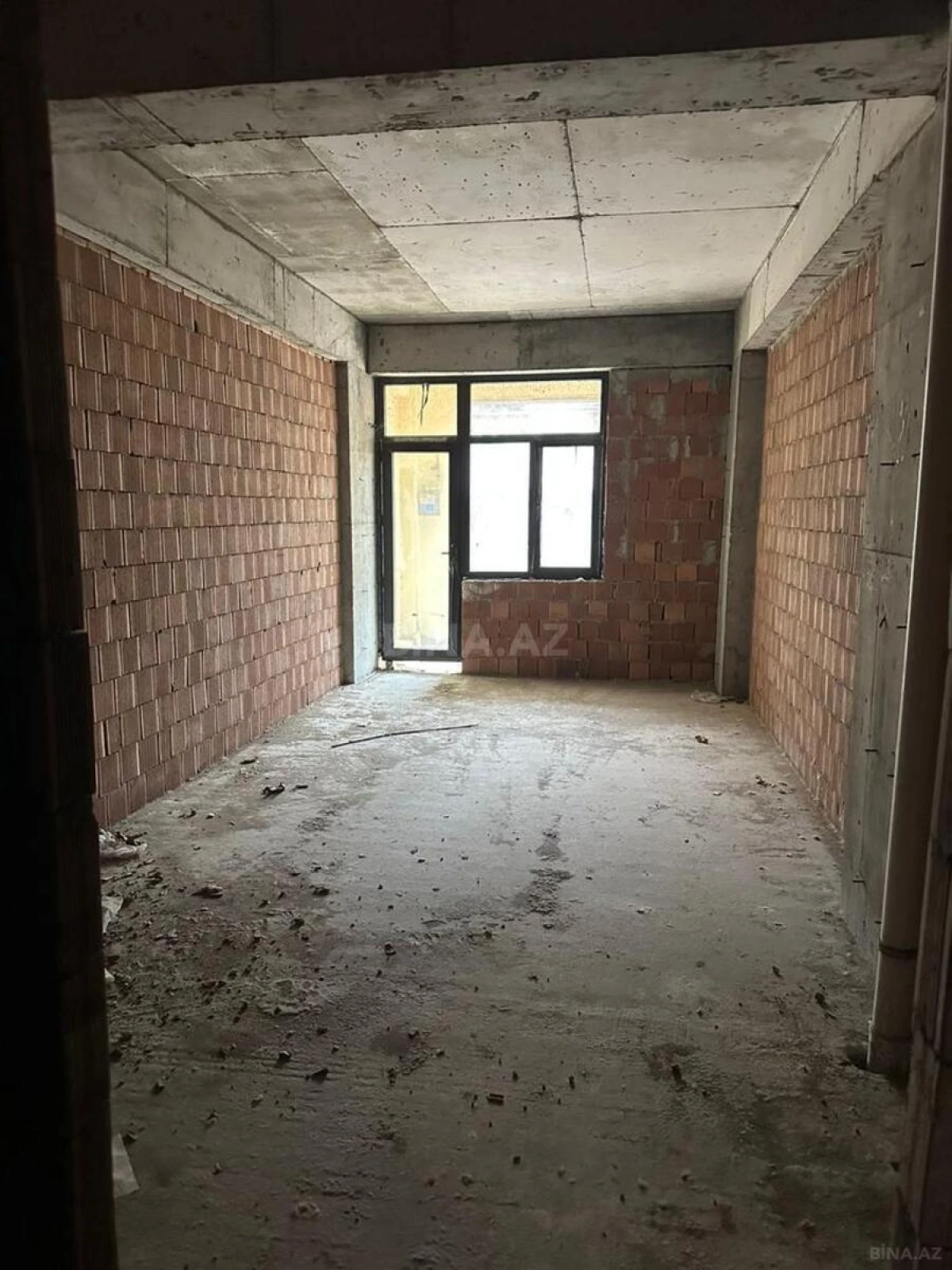 Satılır 5 otaqlı mənzil 296 m²