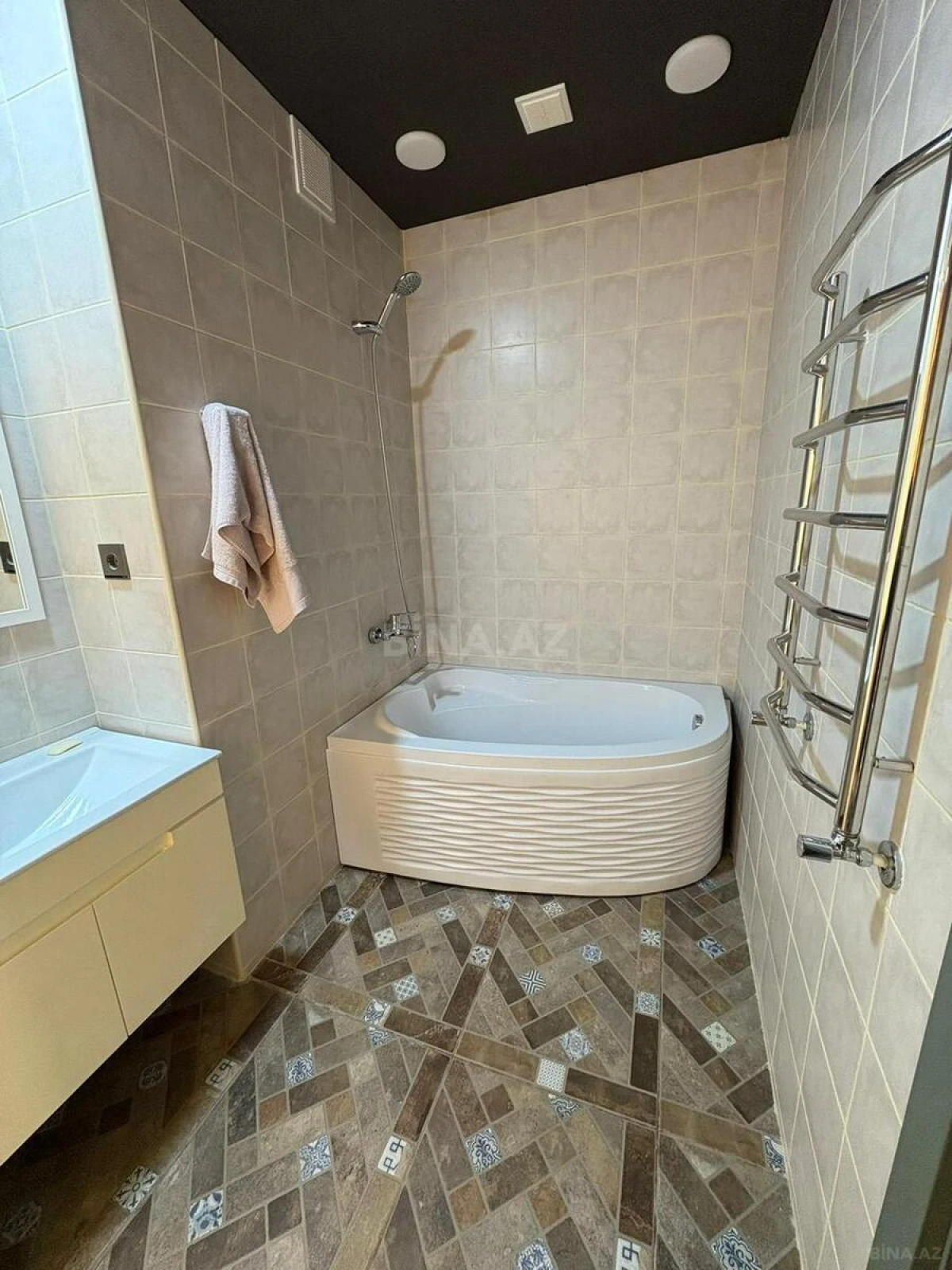 Kirayə verilir 3 otaqlı mənzil 120 m²