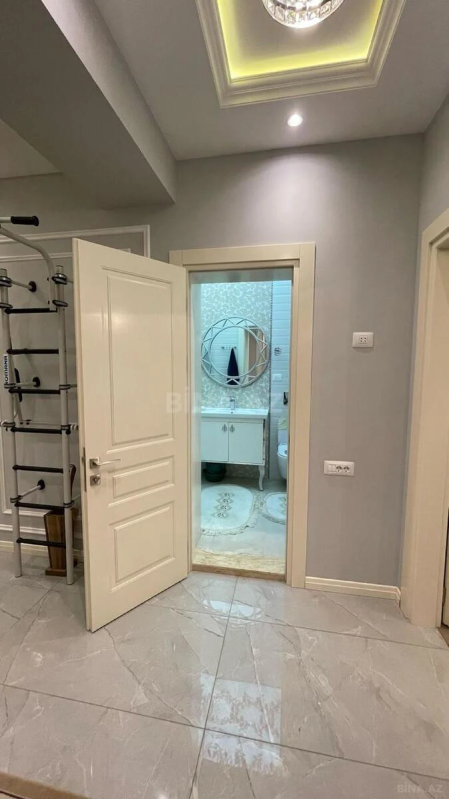 Satılır 3 otaqlı mənzil 140 m²