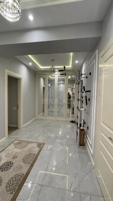 Satılır 3 otaqlı mənzil 140 m²