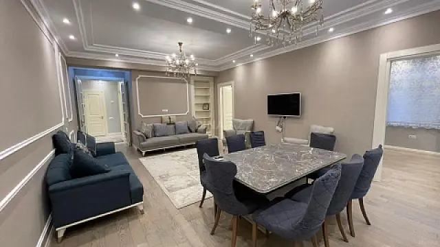 Satılır 3 otaqlı mənzil 140 m²