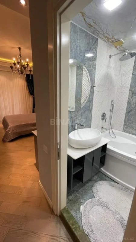 Satılır 3 otaqlı mənzil 140 m²