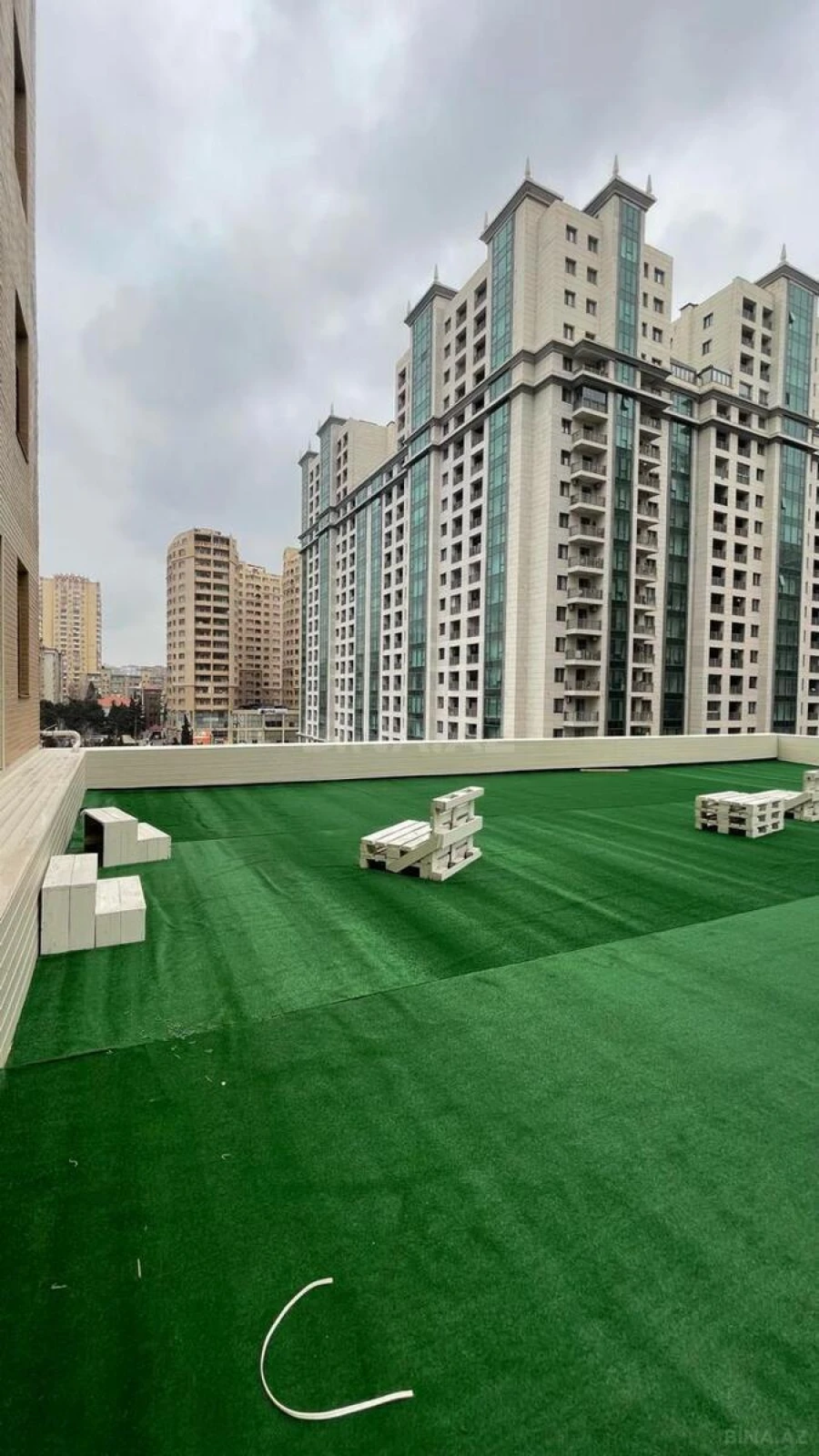 Satılır 3 otaqlı mənzil 140 m²