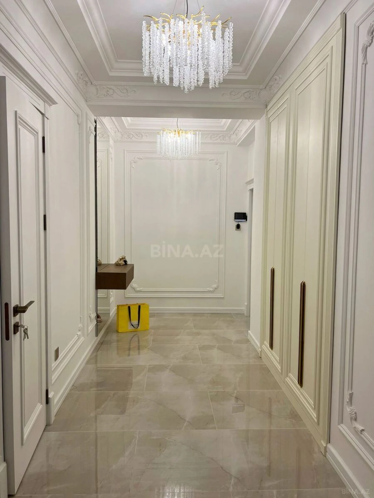 Satılır 3 otaqlı mənzil 120 m²