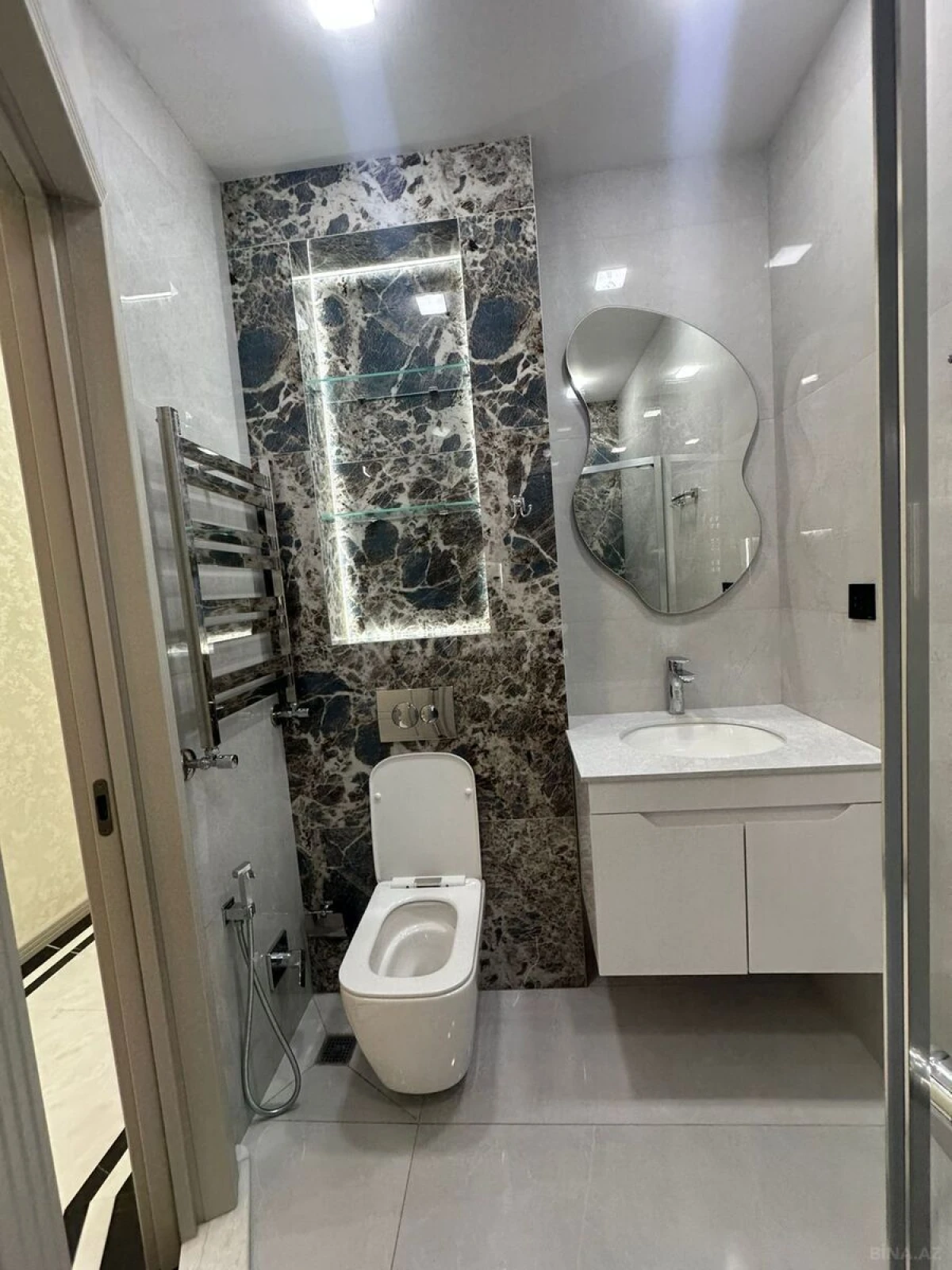 Kirayə verilir 2 otaqlı mənzil 65 m²