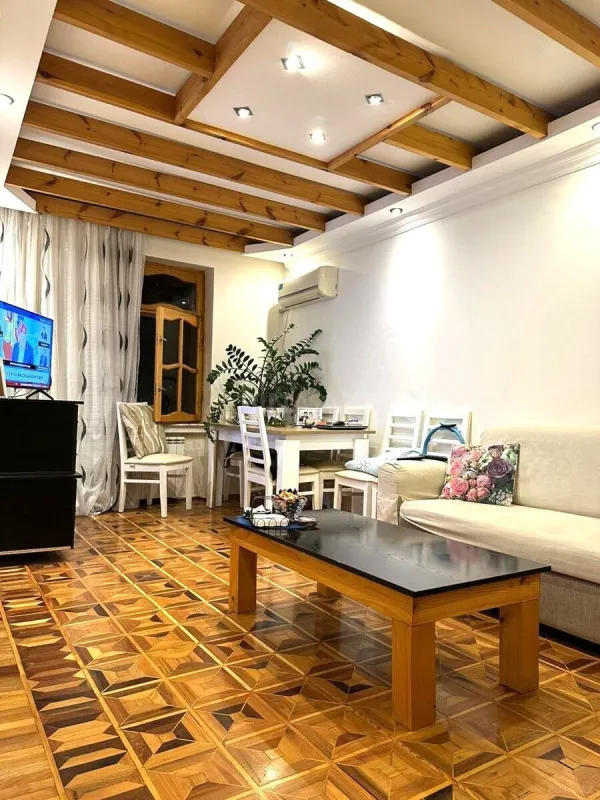 Satılır 4 otaqlı mənzil 115 m²