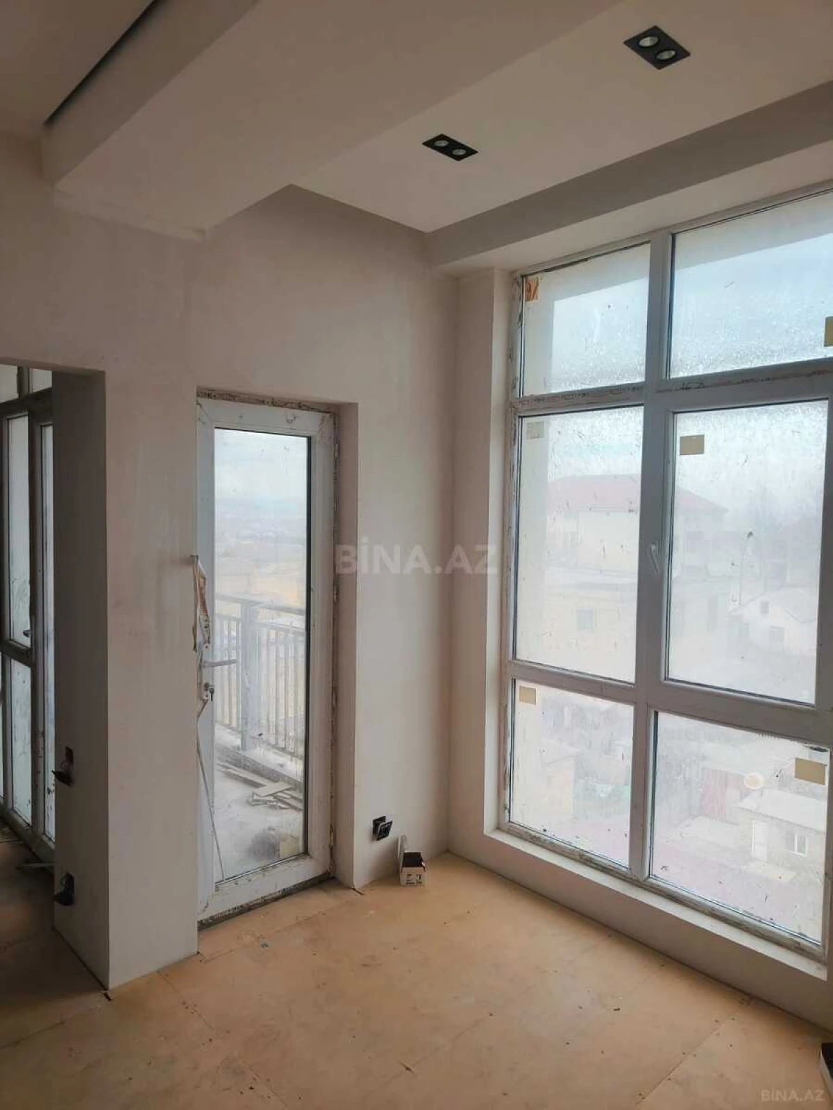 Satılır 2 otaqlı mənzil 63 m²