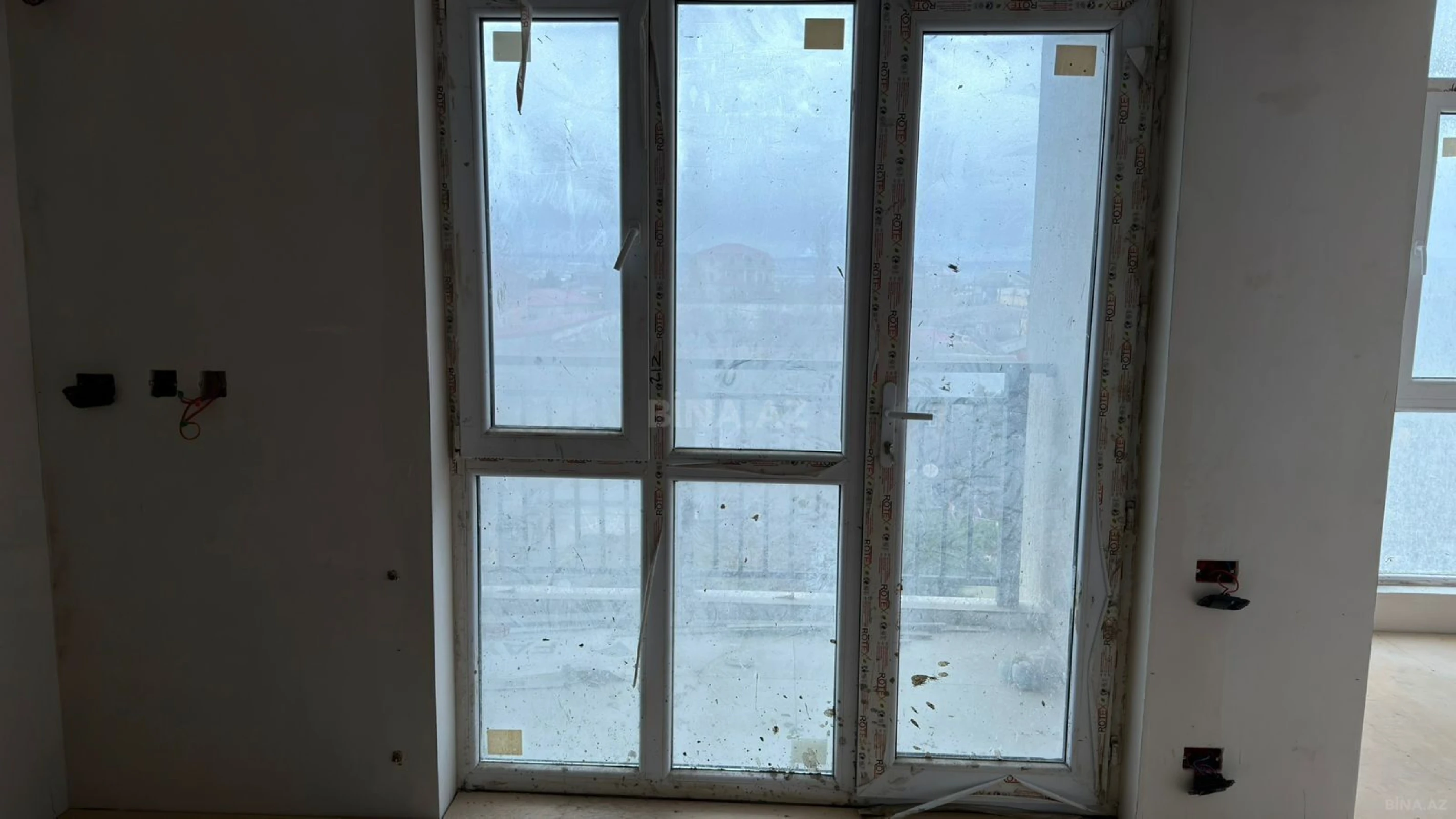 Satılır 2 otaqlı mənzil 63 m²