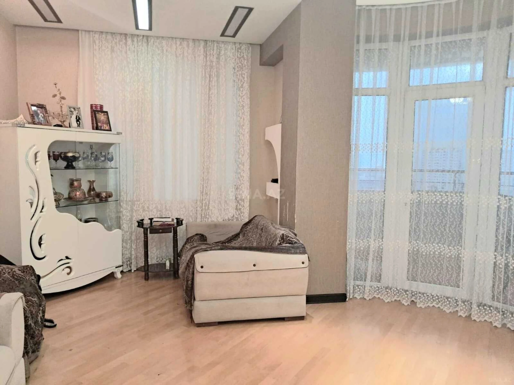 Satılır 2 otaqlı mənzil 99 m²