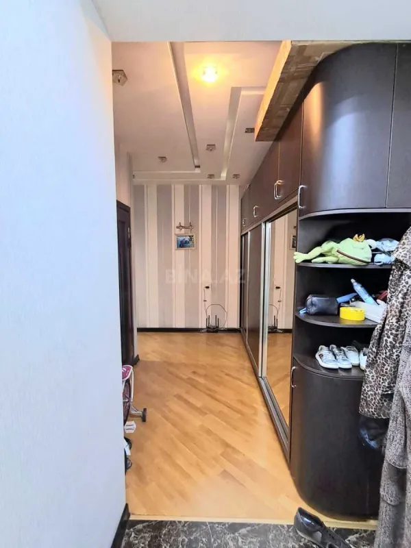 Satılır 2 otaqlı mənzil 99 m²
