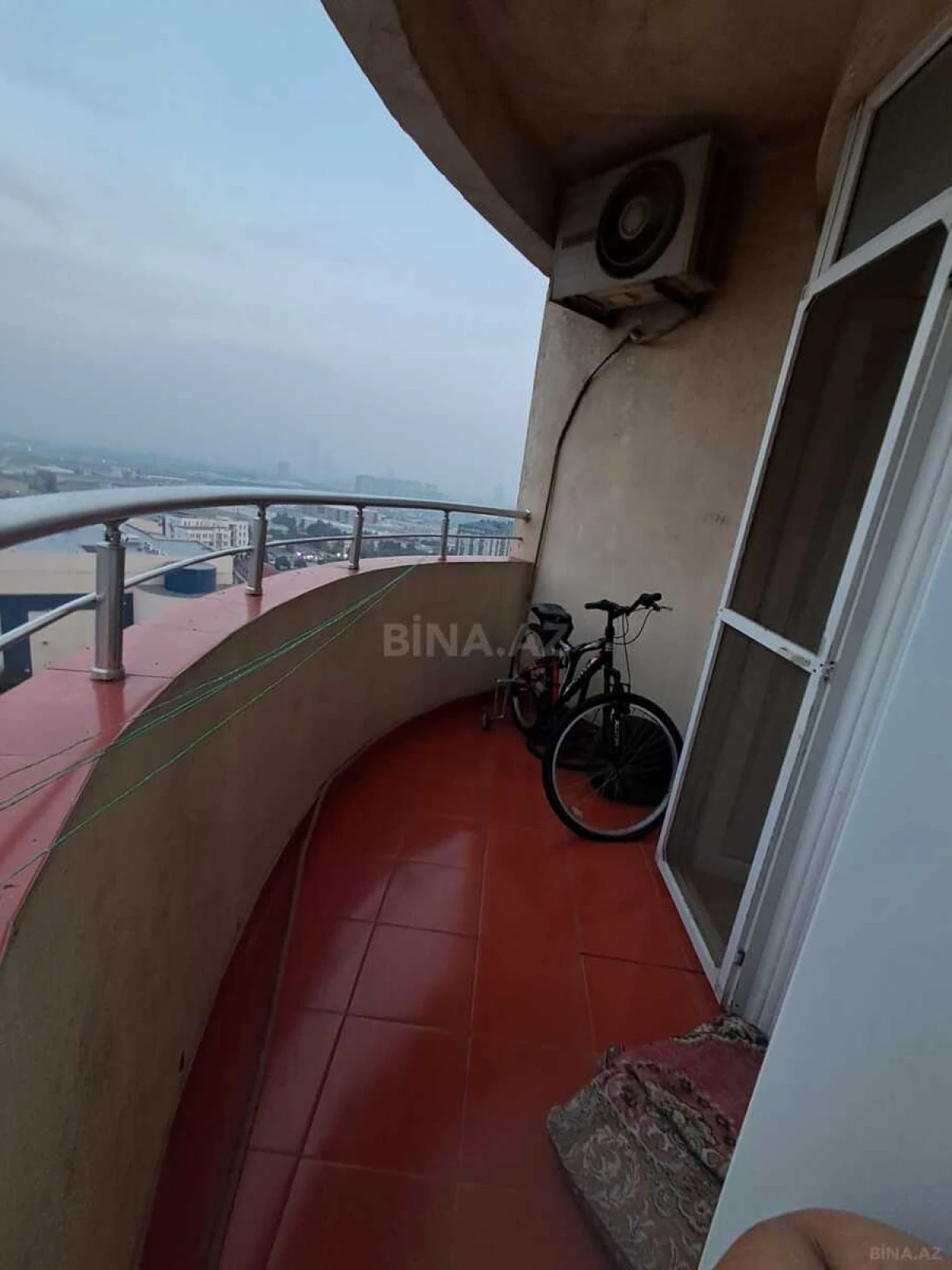 Satılır 2 otaqlı mənzil 99 m²