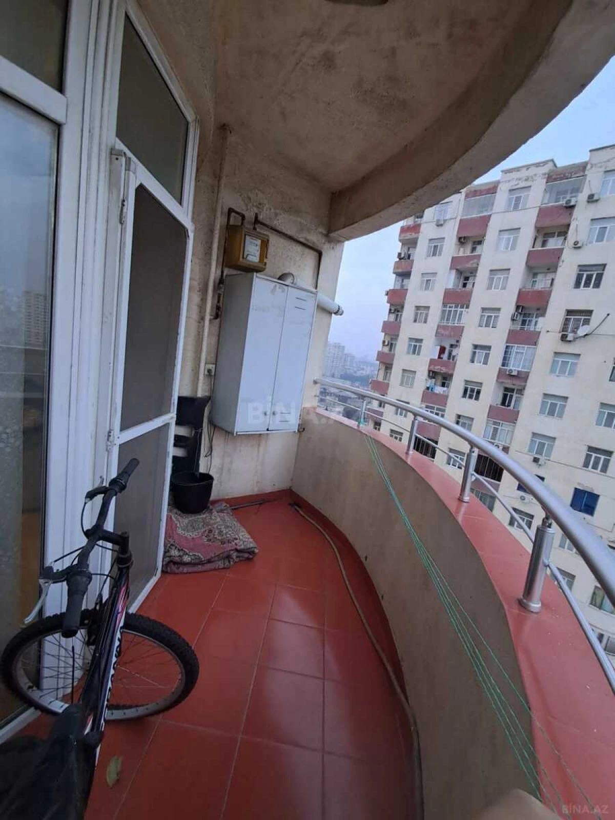 Satılır 2 otaqlı mənzil 99 m²