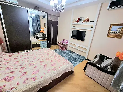 Satılır 2 otaqlı mənzil 99 m²