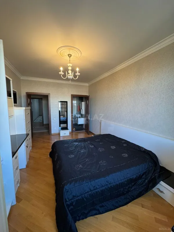 Satılır 4 otaqlı mənzil 175 m²