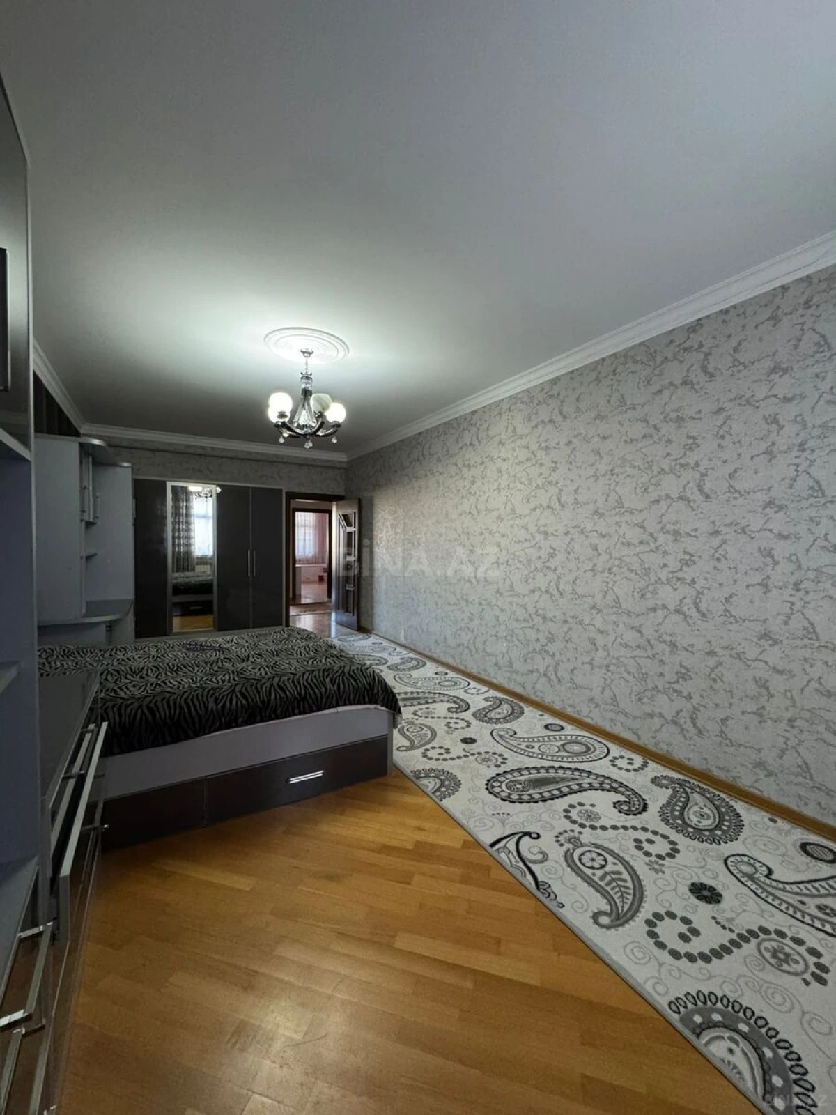 Satılır 4 otaqlı mənzil 175 m²