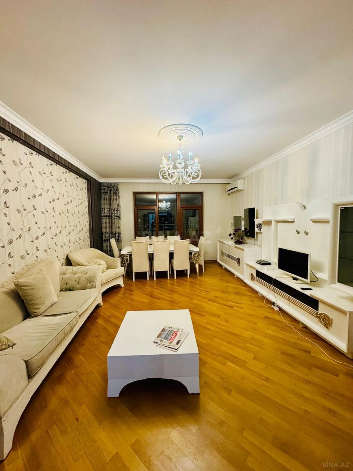 Satılır 4 otaqlı mənzil 175 m²