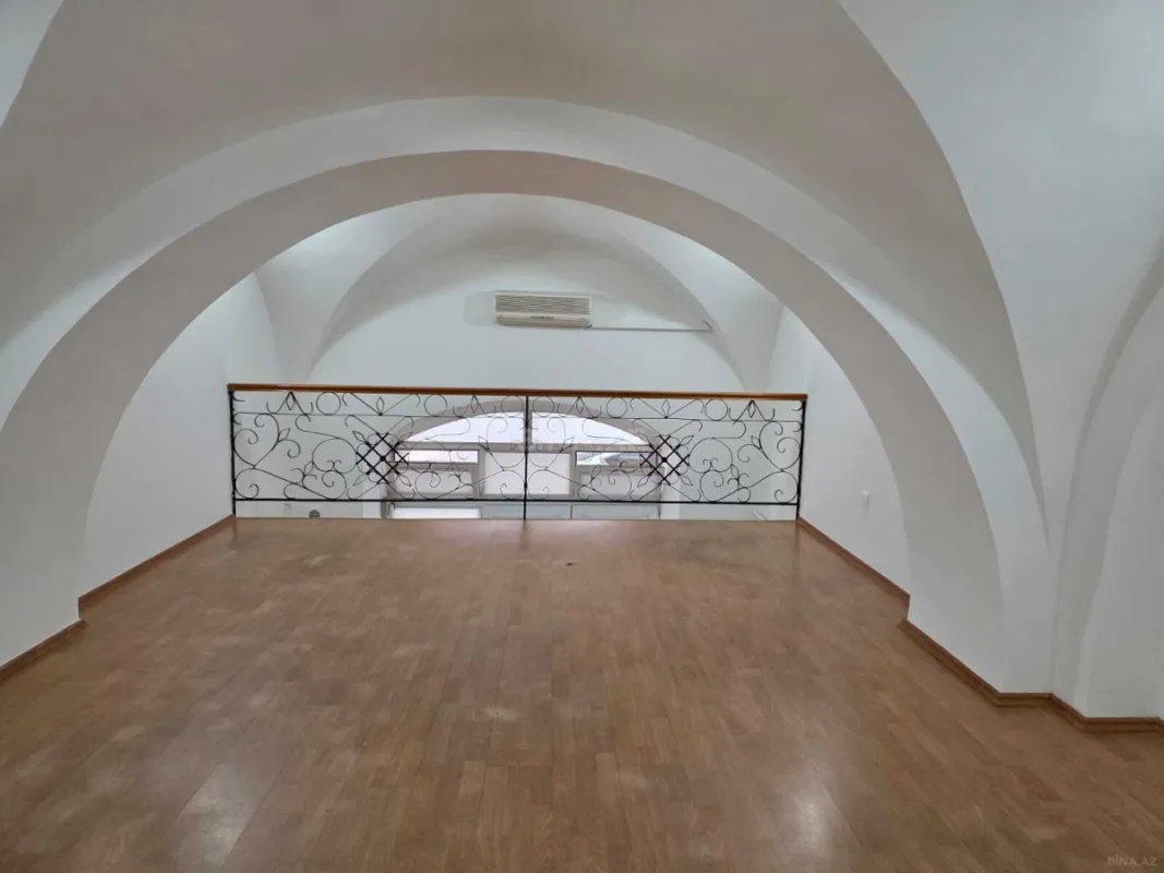 Kirayə verilir 2 otaqlı ofis 65 m²