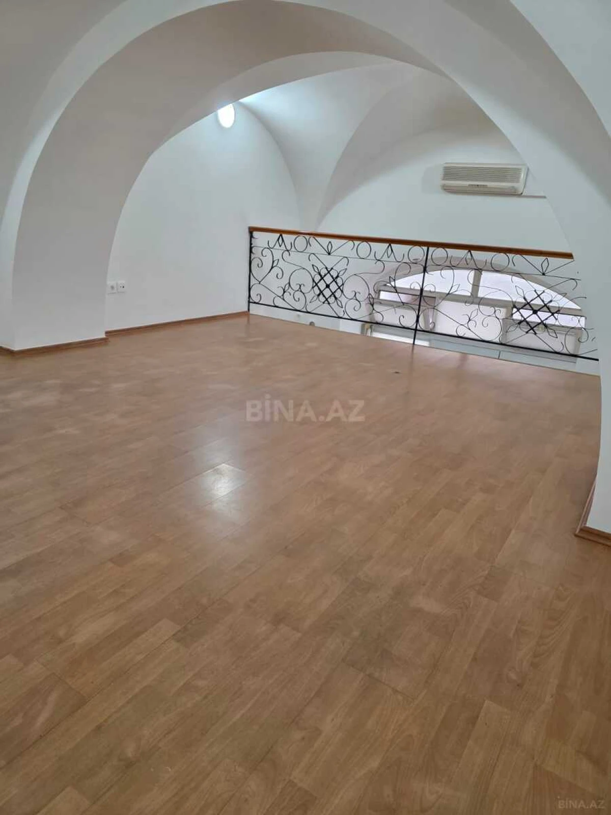 Kirayə verilir 2 otaqlı ofis 65 m²