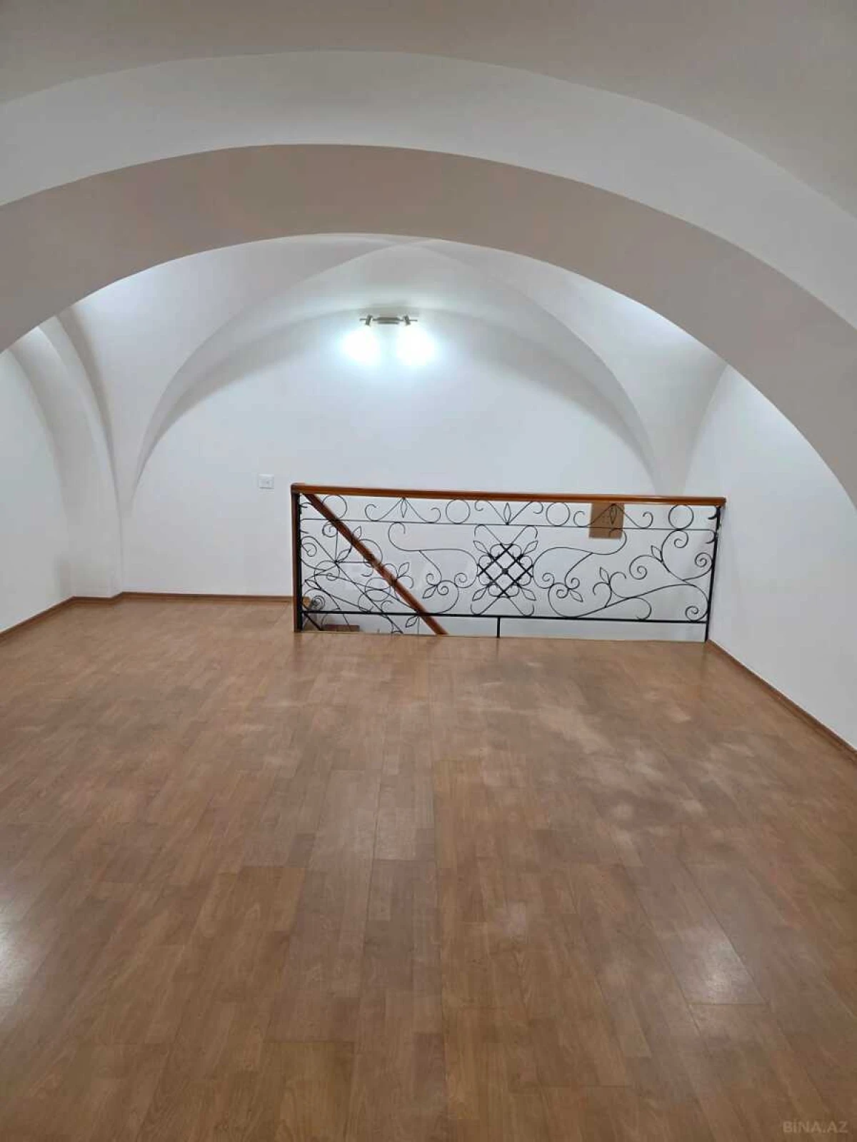 Kirayə verilir 2 otaqlı ofis 65 m²