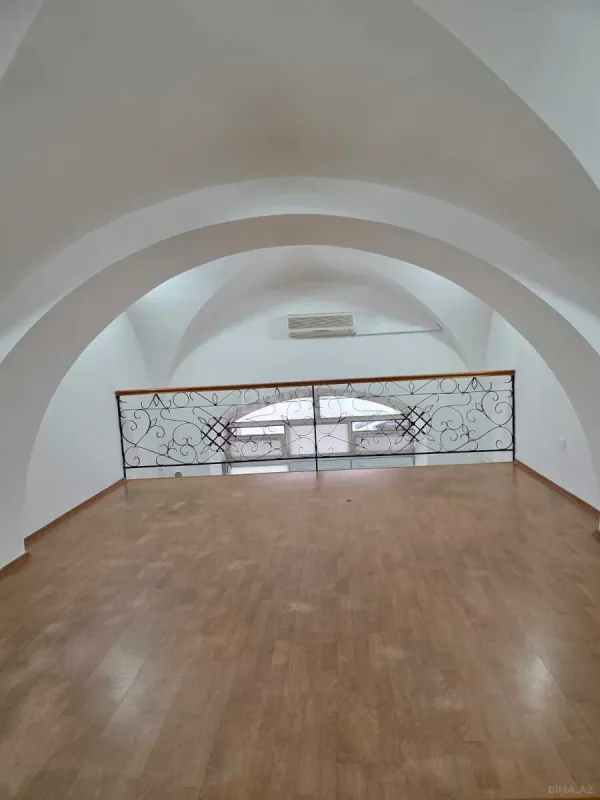 Kirayə verilir 2 otaqlı ofis 65 m²