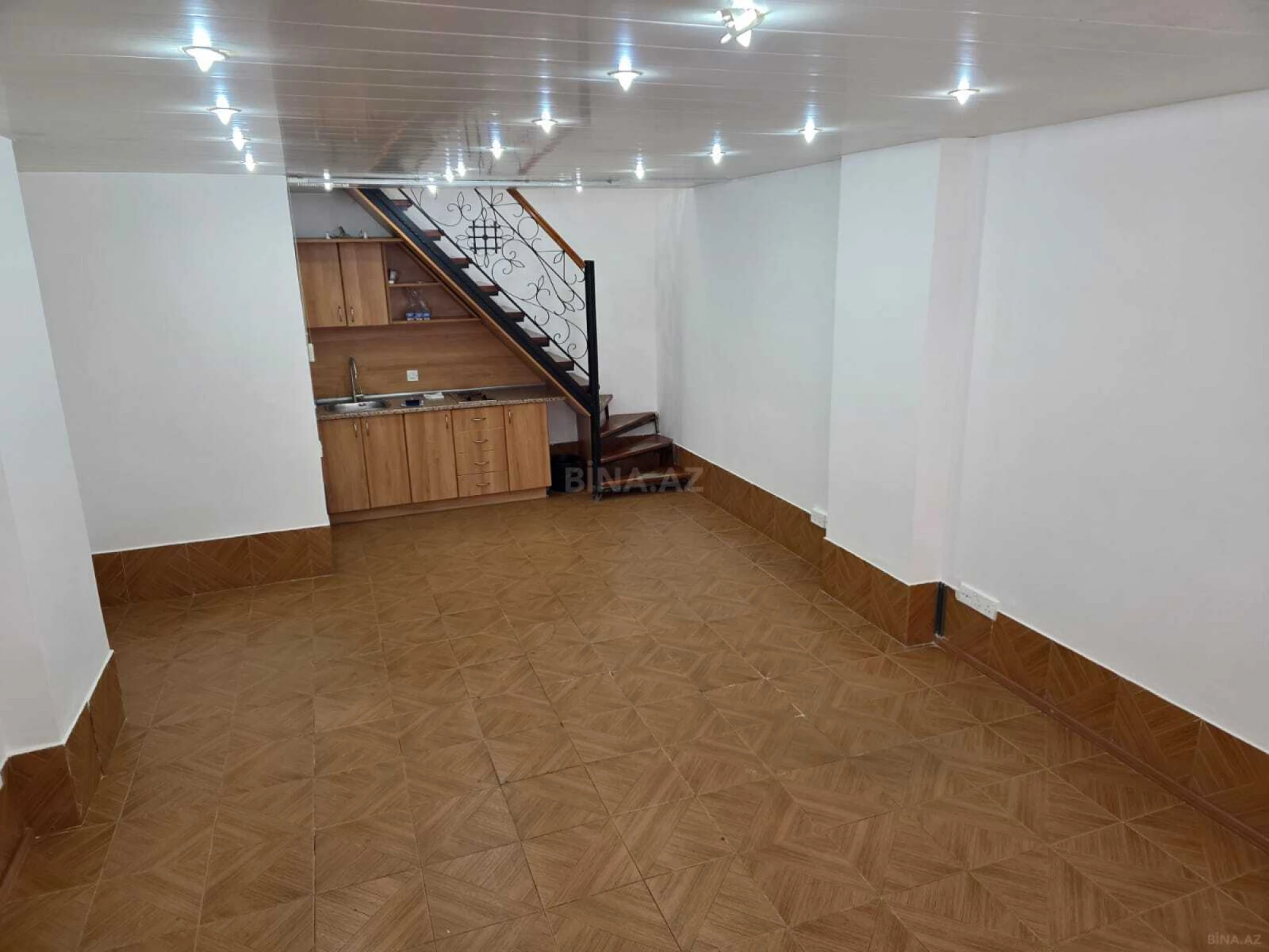 Kirayə verilir 2 otaqlı ofis 65 m²