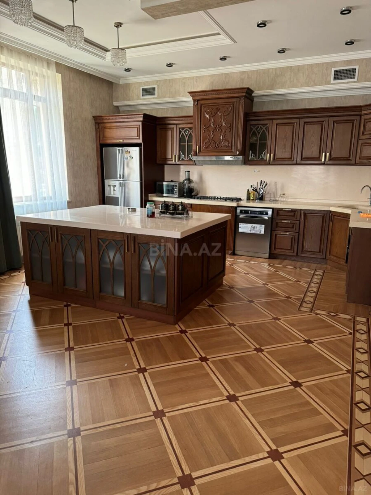 Kirayə verilir 8 otaqlı həyət evi 500 m²