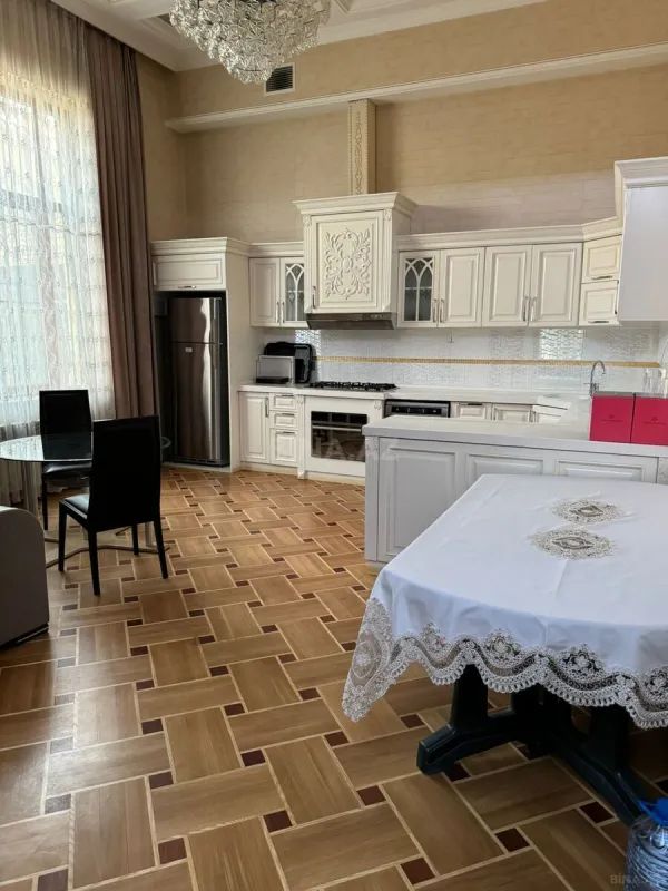 Kirayə verilir 8 otaqlı həyət evi 500 m²