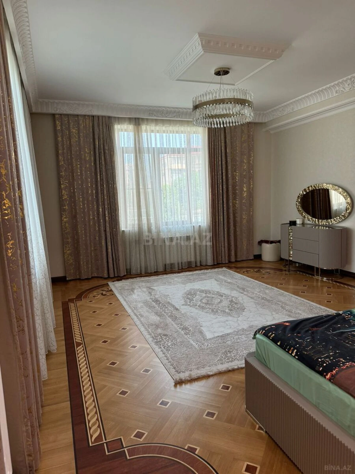 Kirayə verilir 8 otaqlı həyət evi 500 m²