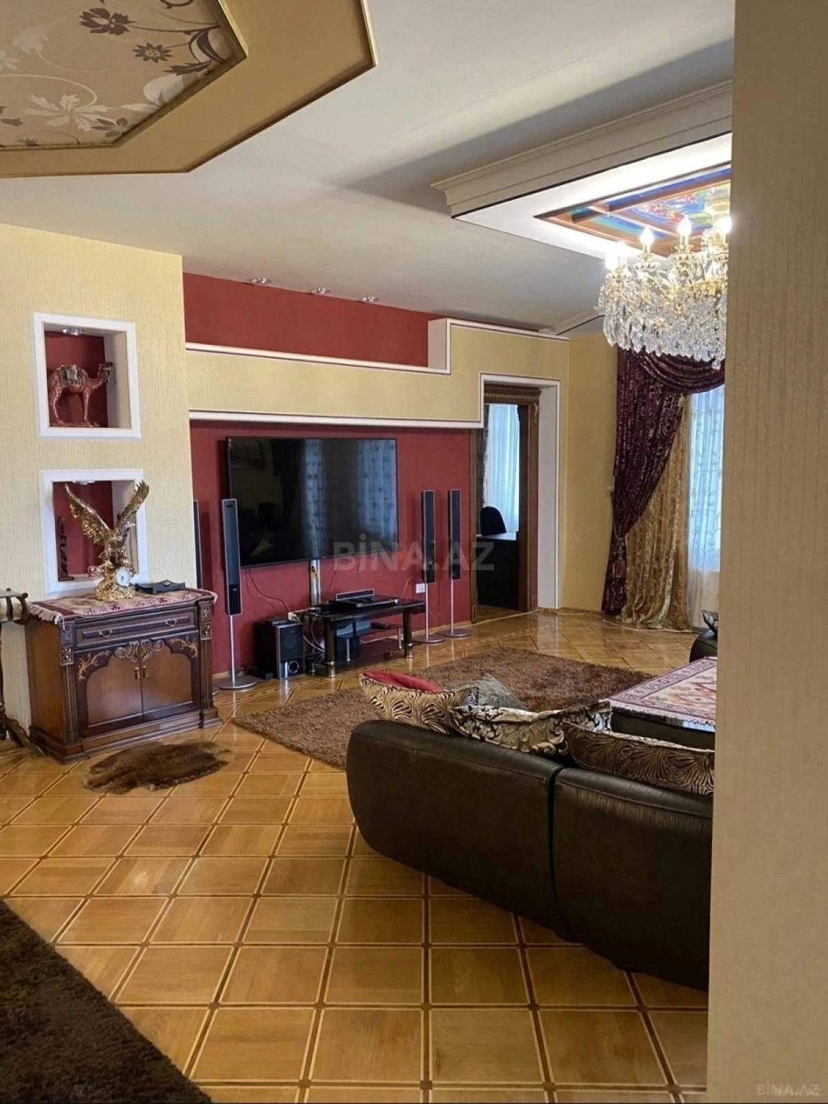 Satılır 4 otaqlı mənzil 245 m²