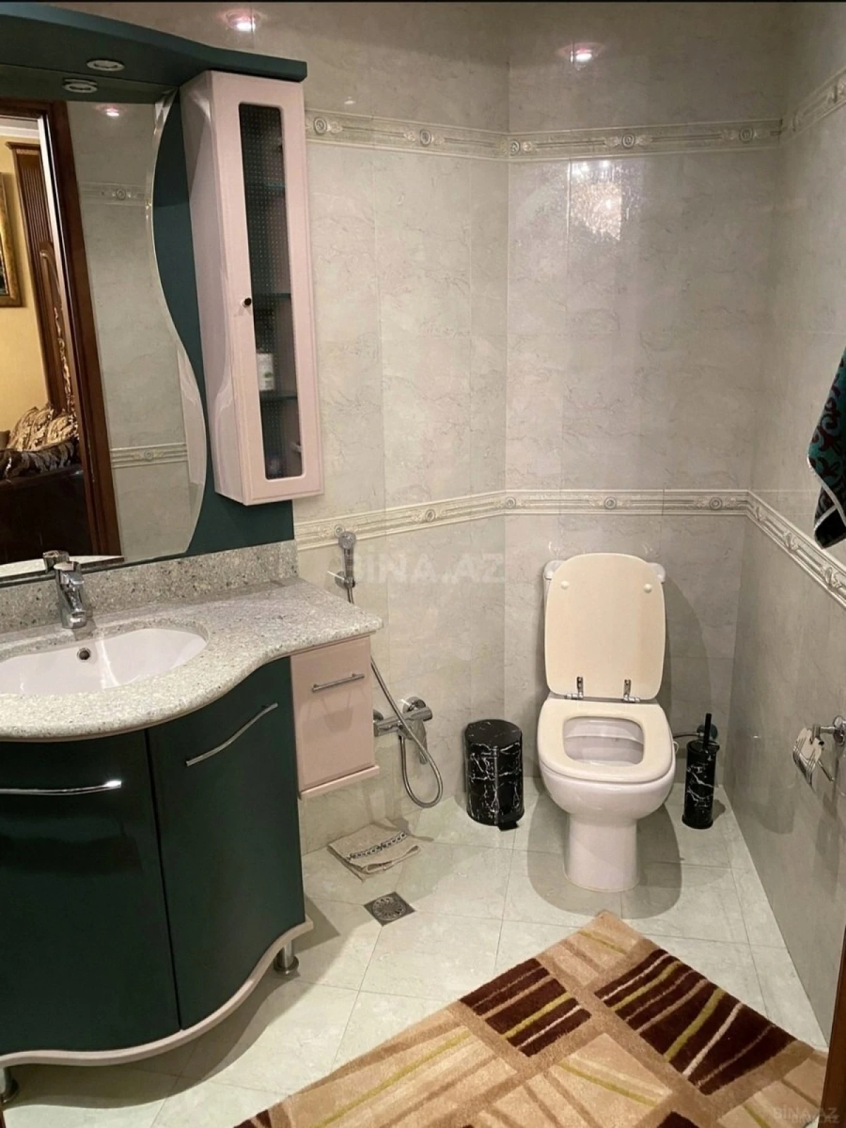 Satılır 4 otaqlı mənzil 245 m²