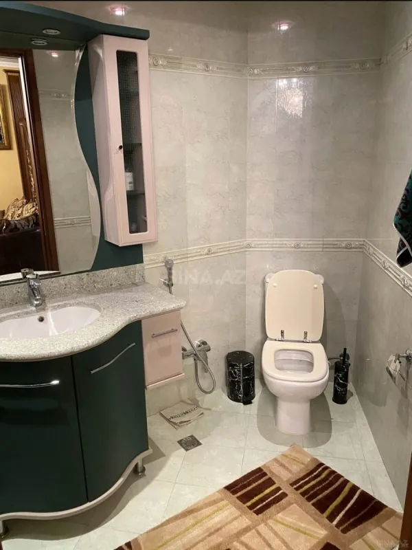 Satılır 4 otaqlı mənzil 245 m²