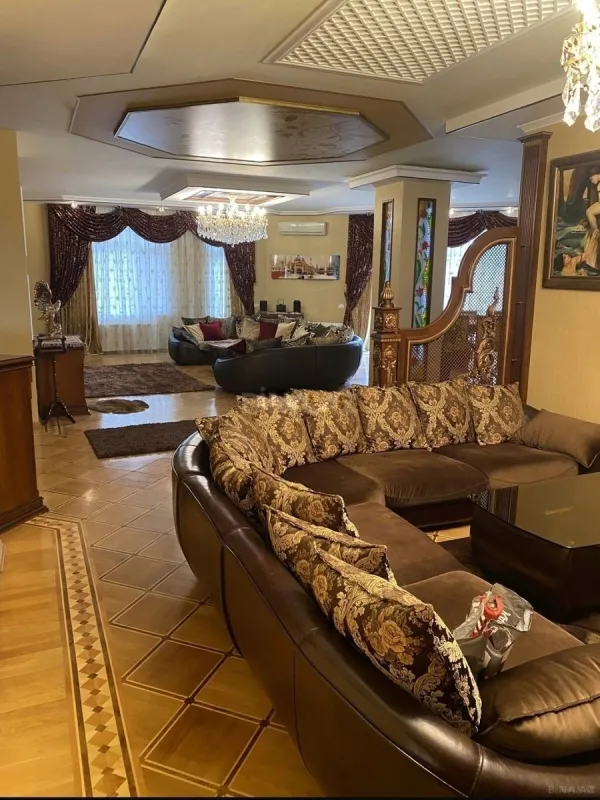 Satılır 4 otaqlı mənzil 245 m²