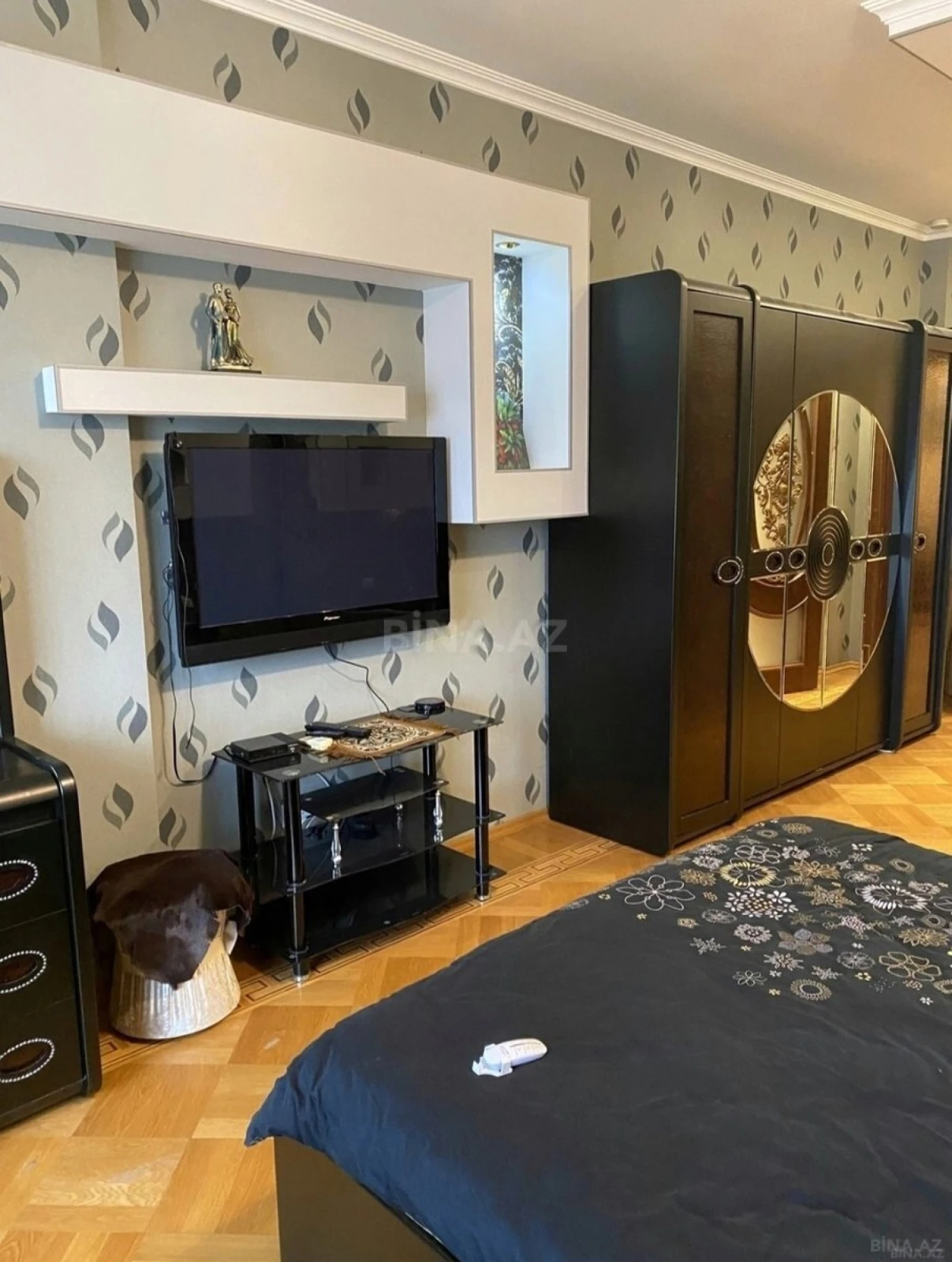 Satılır 4 otaqlı mənzil 245 m²