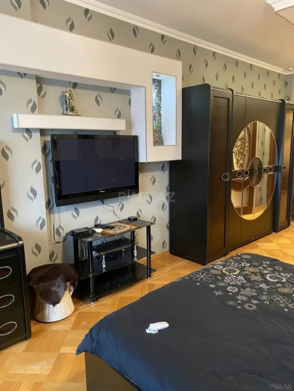 Satılır 4 otaqlı mənzil 245 m²