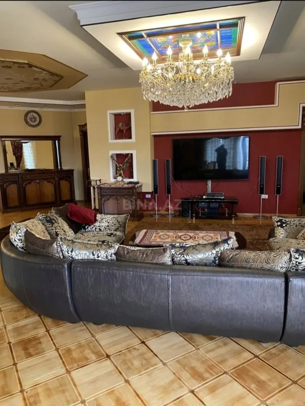 Satılır 4 otaqlı mənzil 245 m²