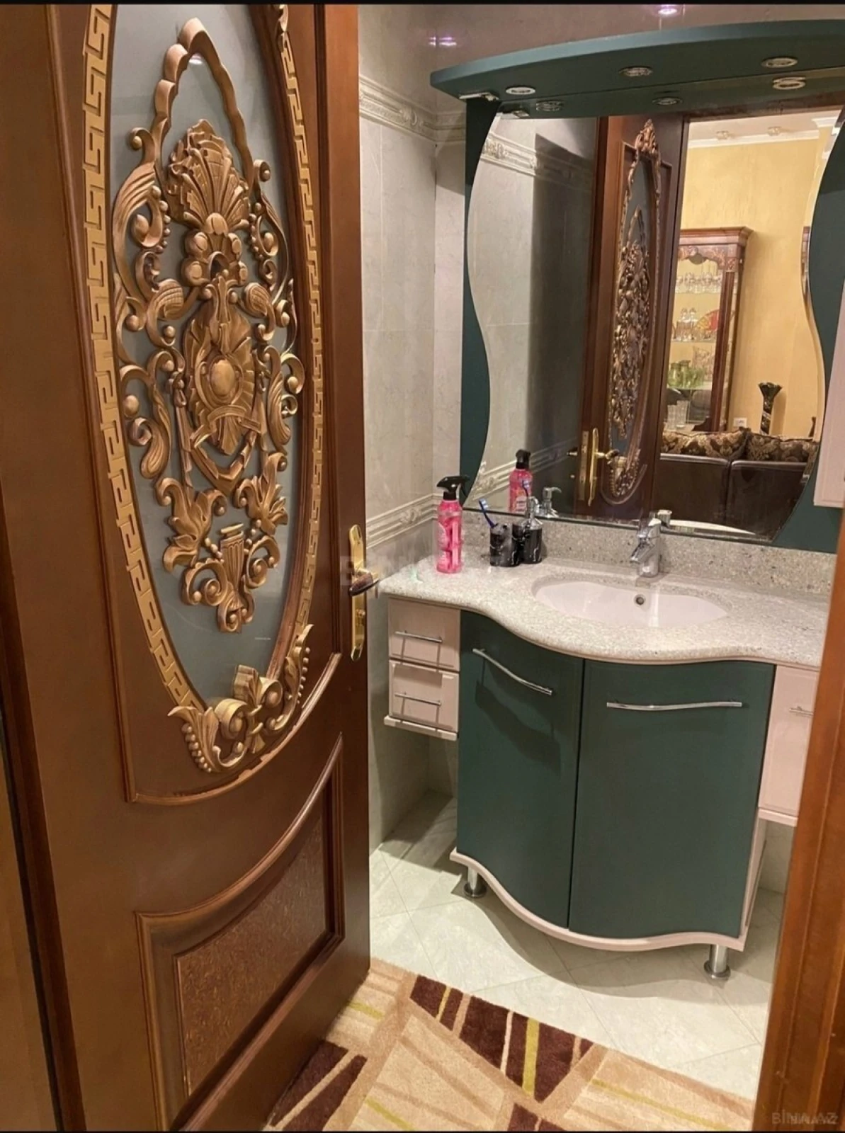 Satılır 4 otaqlı mənzil 245 m²