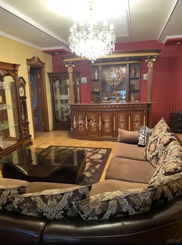 Satılır 4 otaqlı mənzil 245 m²