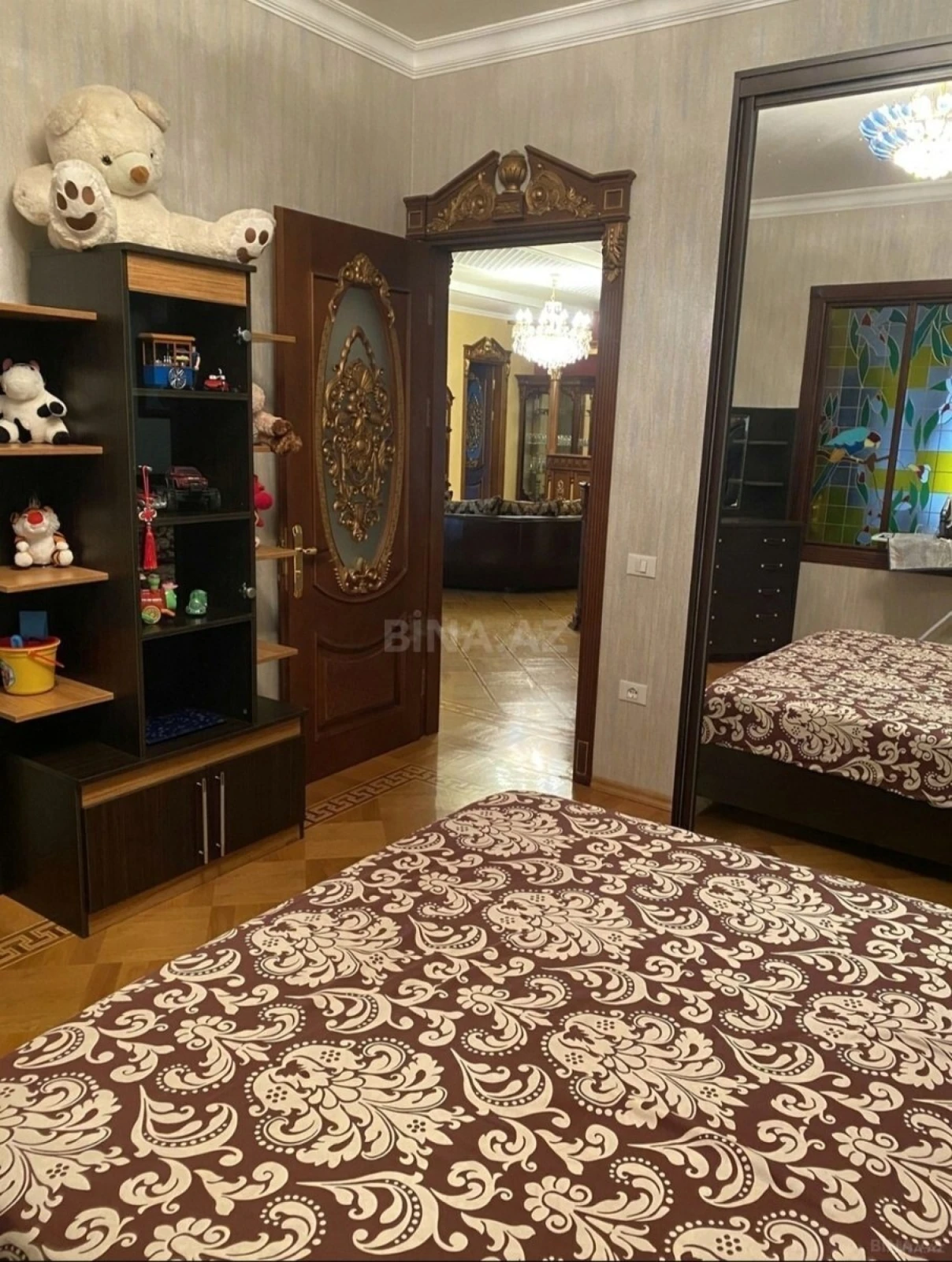 Satılır 4 otaqlı mənzil 245 m²