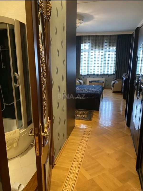 Satılır 4 otaqlı mənzil 245 m²