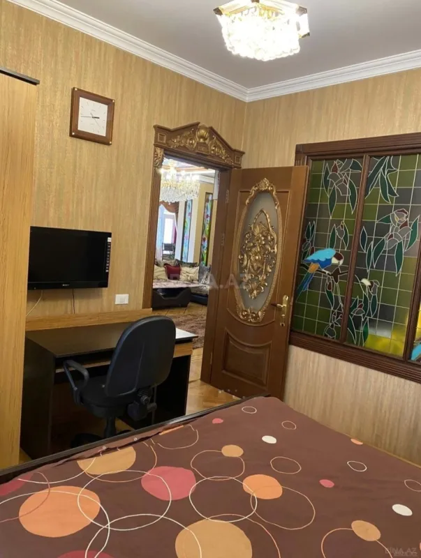 Satılır 4 otaqlı mənzil 245 m²